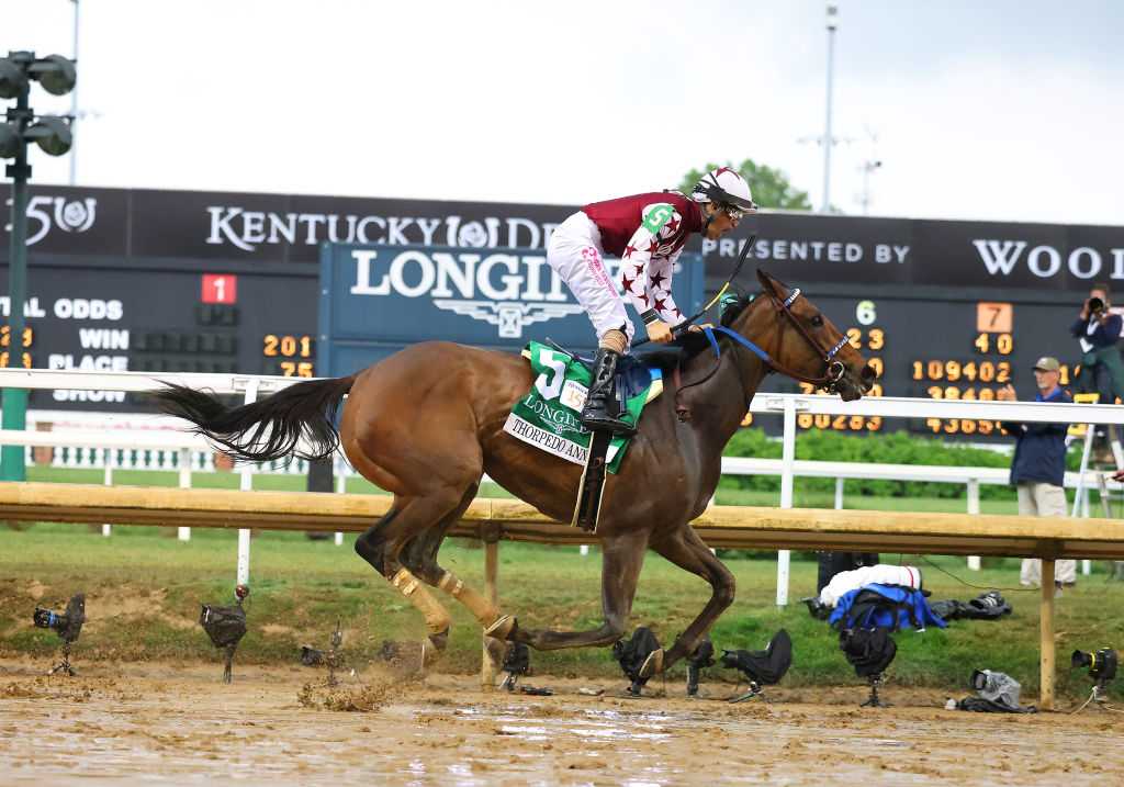 Thorpedo Anna Runs Away To Win Kentucky Oaks 150