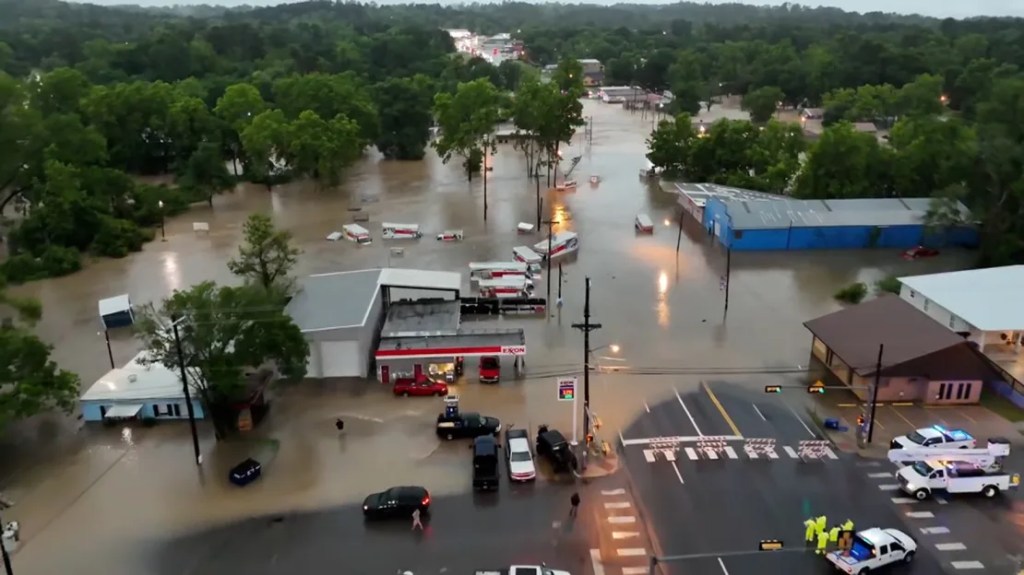 evacuaciones, casas dañadas y más lluvia en camino para texas