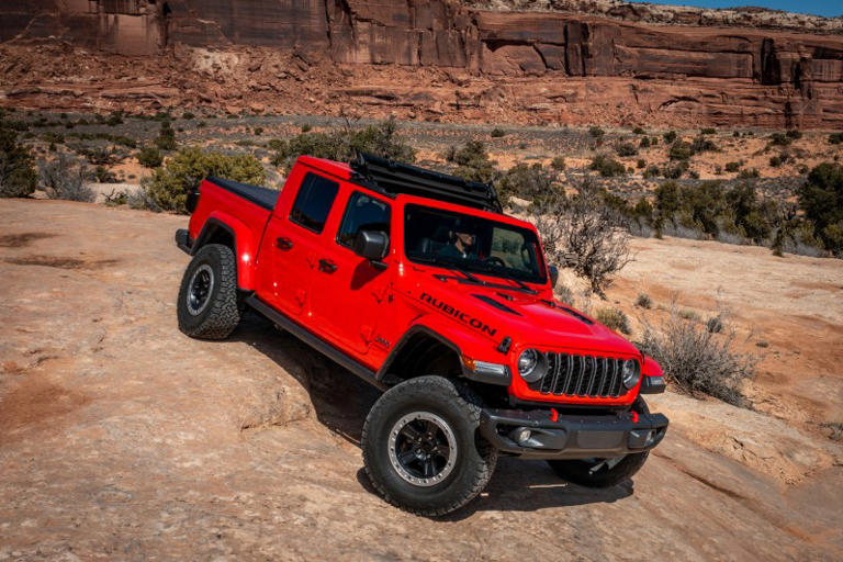 CEO says Jeep Gladiator 4xe PHEV arrives in 2025