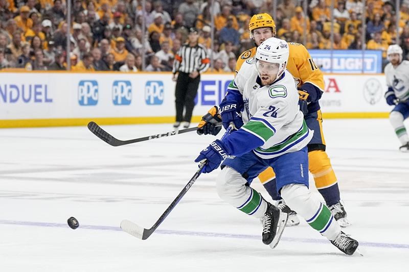 canucks advance to 2nd round, beating predators 1-0 in game 6 on pius suter's late goal