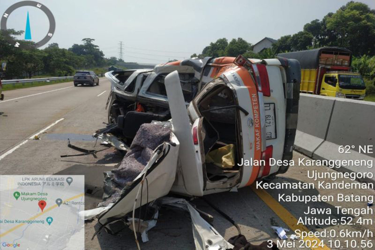 begini kronologi kecelakaan ambulans dan truk gandeng di tol batang-semarang