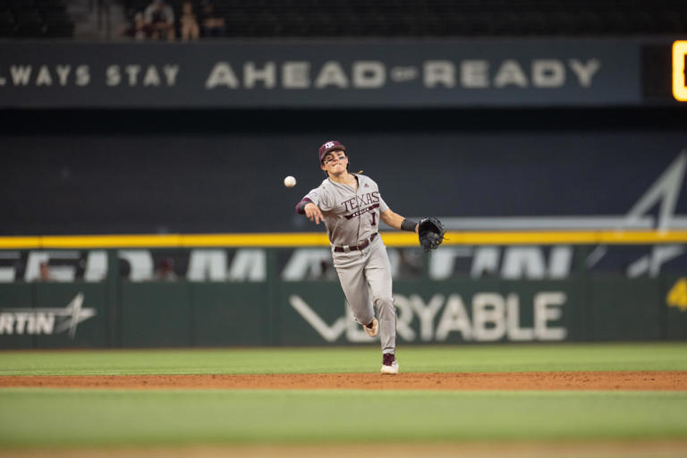 4 Run Sixth Inning Leads Lsu Baseball Team Past No 1 Texas Aandm In Sec Series Opener 4061