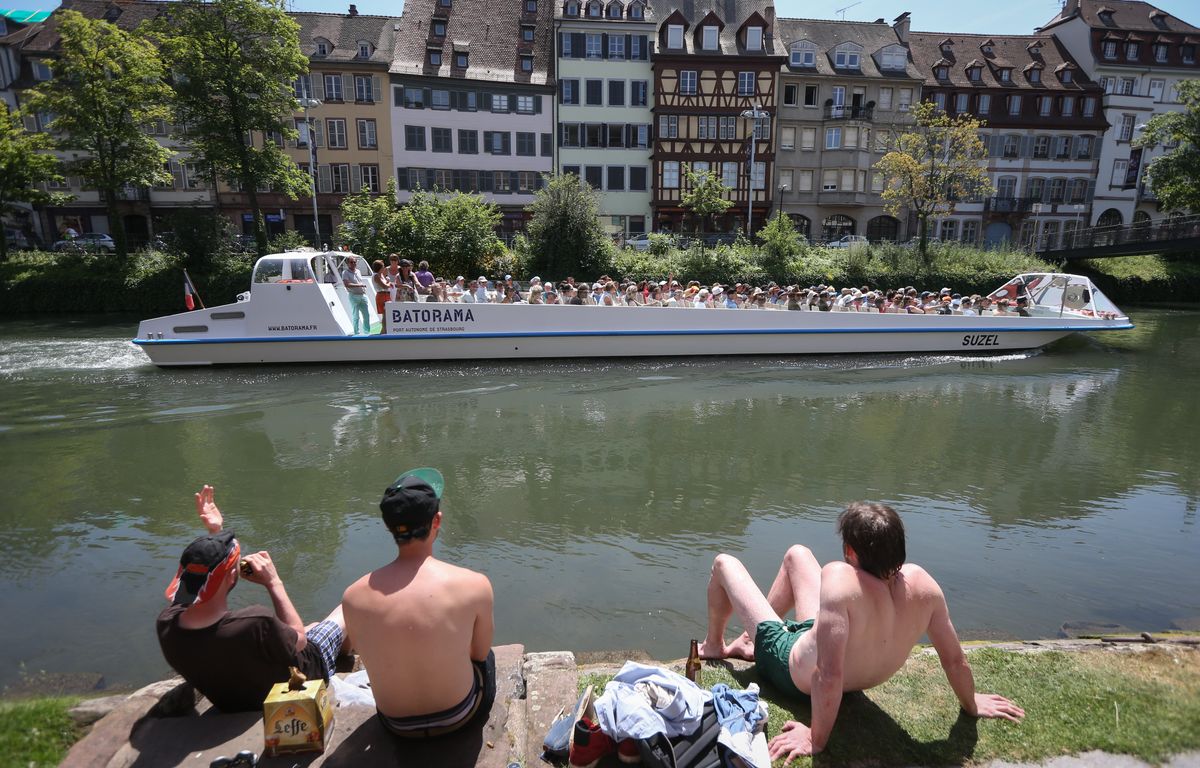 strasbourg : feu de moteur sur un bateau-mouche, de nombreux touristes évacués