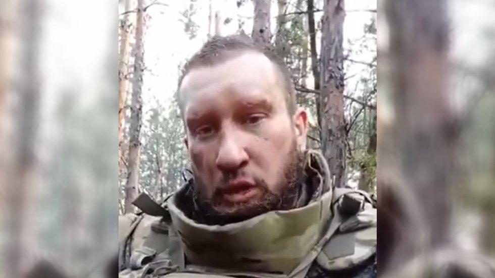 russisk soldat med desperat bønn fra slagmarken