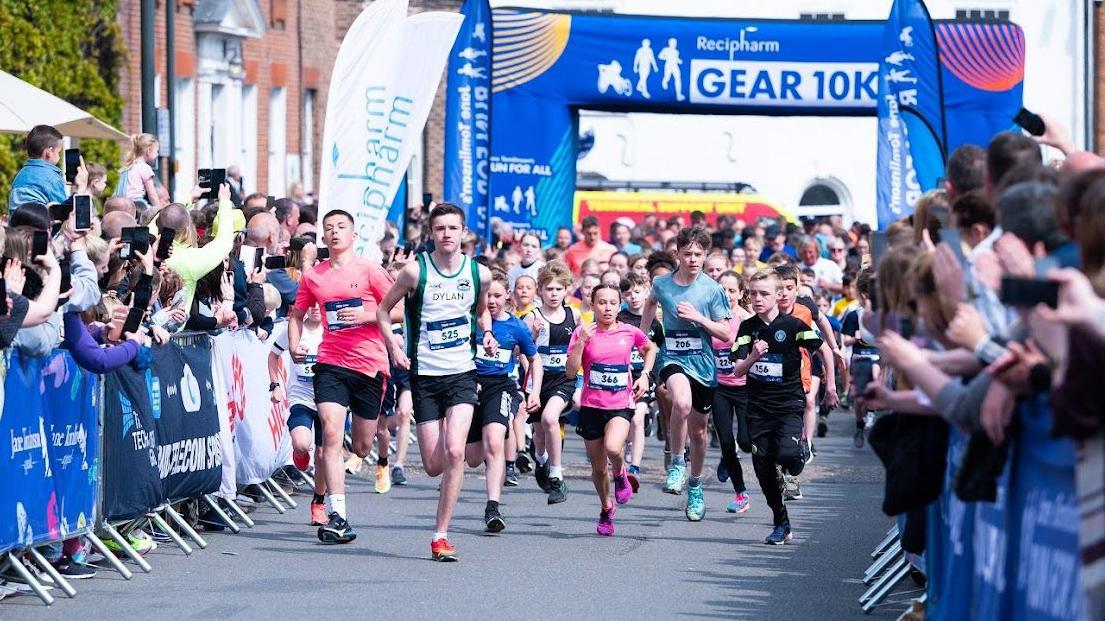 roads closed as thousands of runners race in town