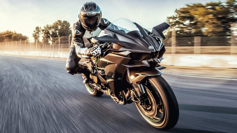 Details Behind The 2024 Kawasaki Ninja H2R's Blistering Speed