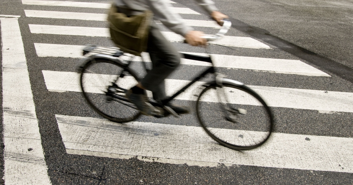 må cyklister cykle i fodgængerfeltet? dette står der i loven