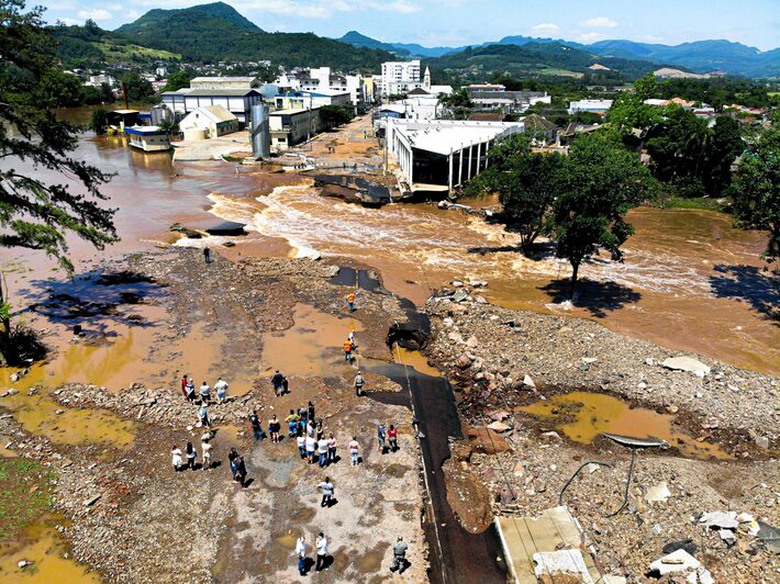 prefeito no rio grande do sul pede ajuda para resgatar 15 soterrados: ‘destruiu o município’