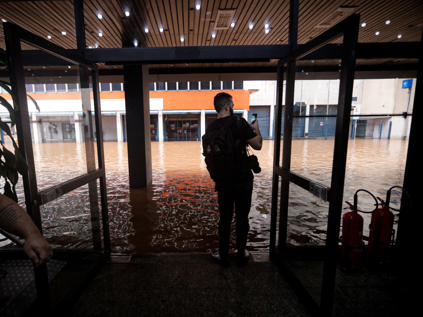 dutzende tote durch überschwemmungen in brasilien