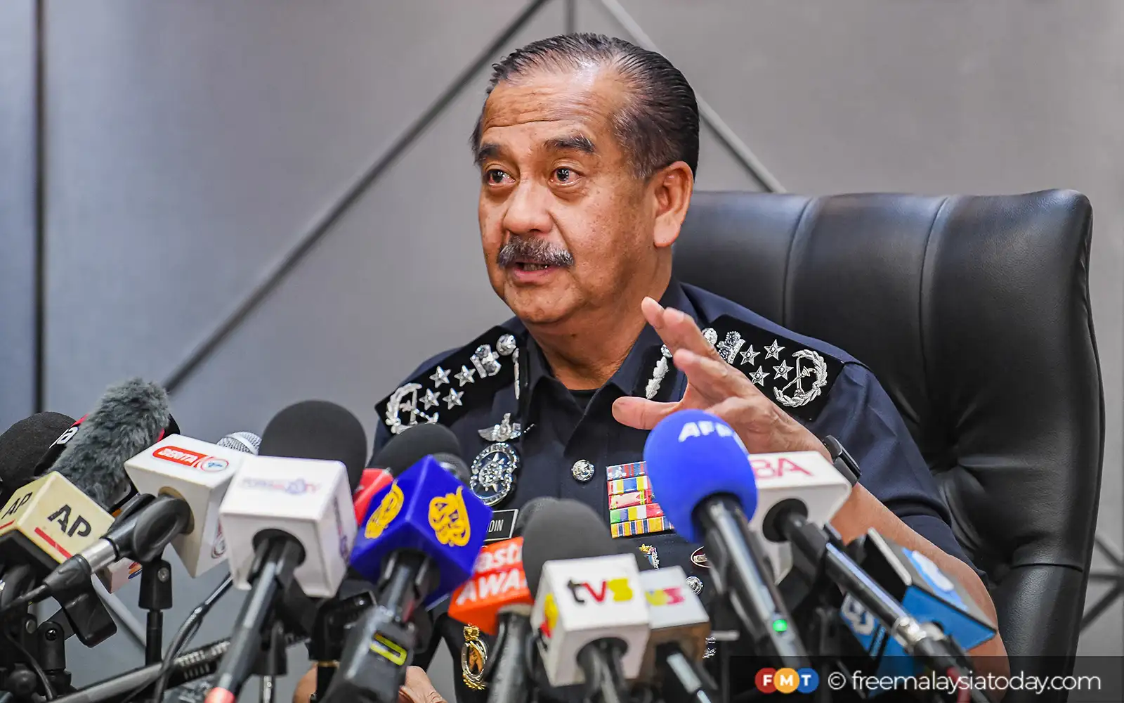 2 more cops held over rm1.25mil extortion case