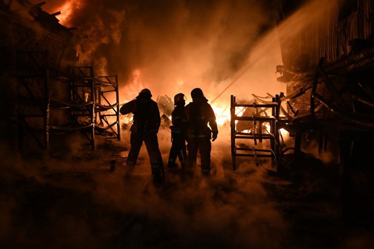 invasion de l'ukraine - de nouvelles attaques russes sur kharkiv provoquent d'importants incendies