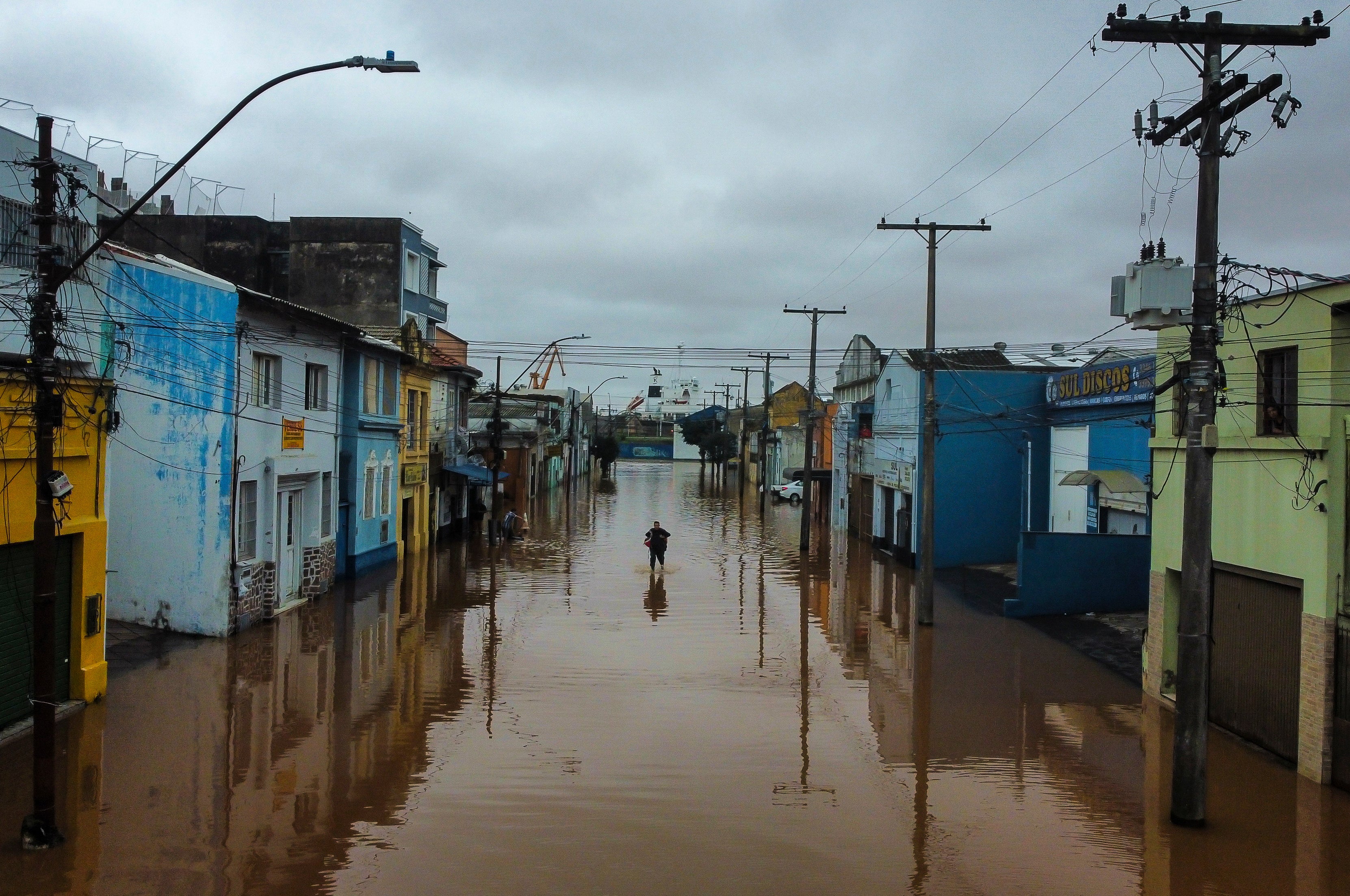 amazon, floods in brazil kill 39 with dozens more still missing and thousands displaced