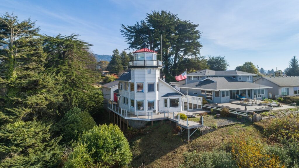 <p>The <a href="https://www.pelicanbaylighthouse.com">Pelican Bay Lighthouse</a>, which was lit in 1999, is the youngest lighthouse on the Oregon Coast. This privately owned lighthouse stands 141 feet above the Pacific Ocean and nearby Brookings, Oregon</p><p>Part of what makes this lighthouse so unique is that it is built into a home that can be rented out to visitors wanting a unique stay. Don’t miss the view from the top of the lighthouse tower, where you can take in stunning sunsets over the Pacific Ocean.</p><p><strong>More Articles from Roam the Northwest</strong></p><ul> <li><a href="https://roamthenorthwest.com/16-hidden-gems-in-oregon-that-even-locals-dont-know-about/">16 Hidden Gems in Oregon that Even Locals Don’t Know About</a></li> <li><a href="https://roamthenorthwest.com/12-oregon-waterfalls-that-will-make-you-feel-like-youre-in-a-fairytale/">12 Epic Oregon Waterfalls That Are Straight Out of a Fairytale</a></li> </ul>