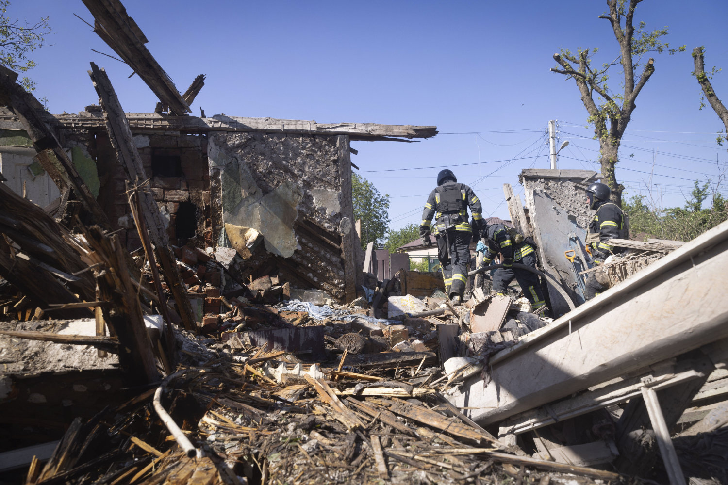 angreb i kharkiv sårer tre personer og forårsager brand