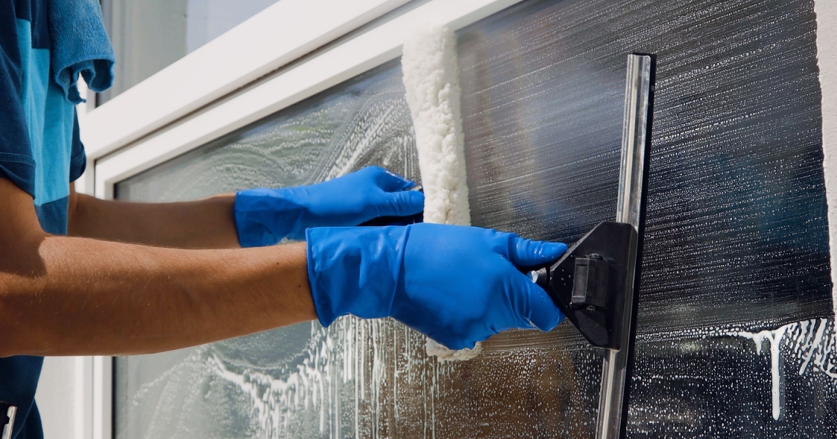 efter du har vasket vinduerne: dette er den bedste måde at tørre dem af ifølge vinduespudser