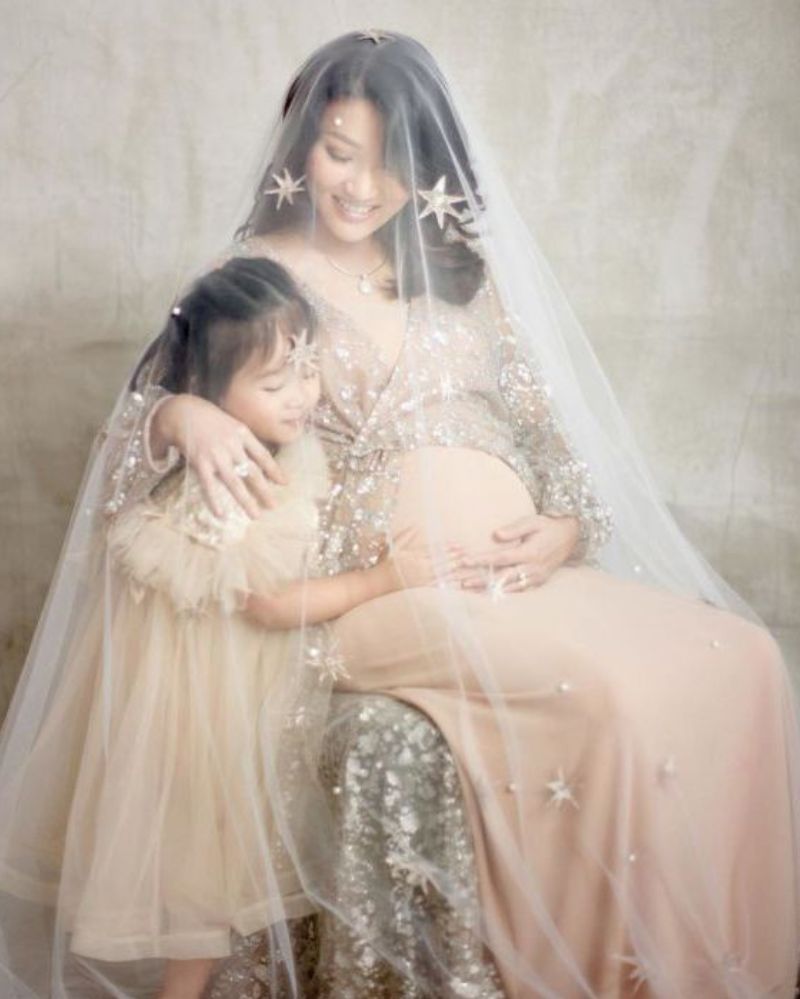7 foto sarwendah saat hamil anak kedua, kompak bersama keluarga