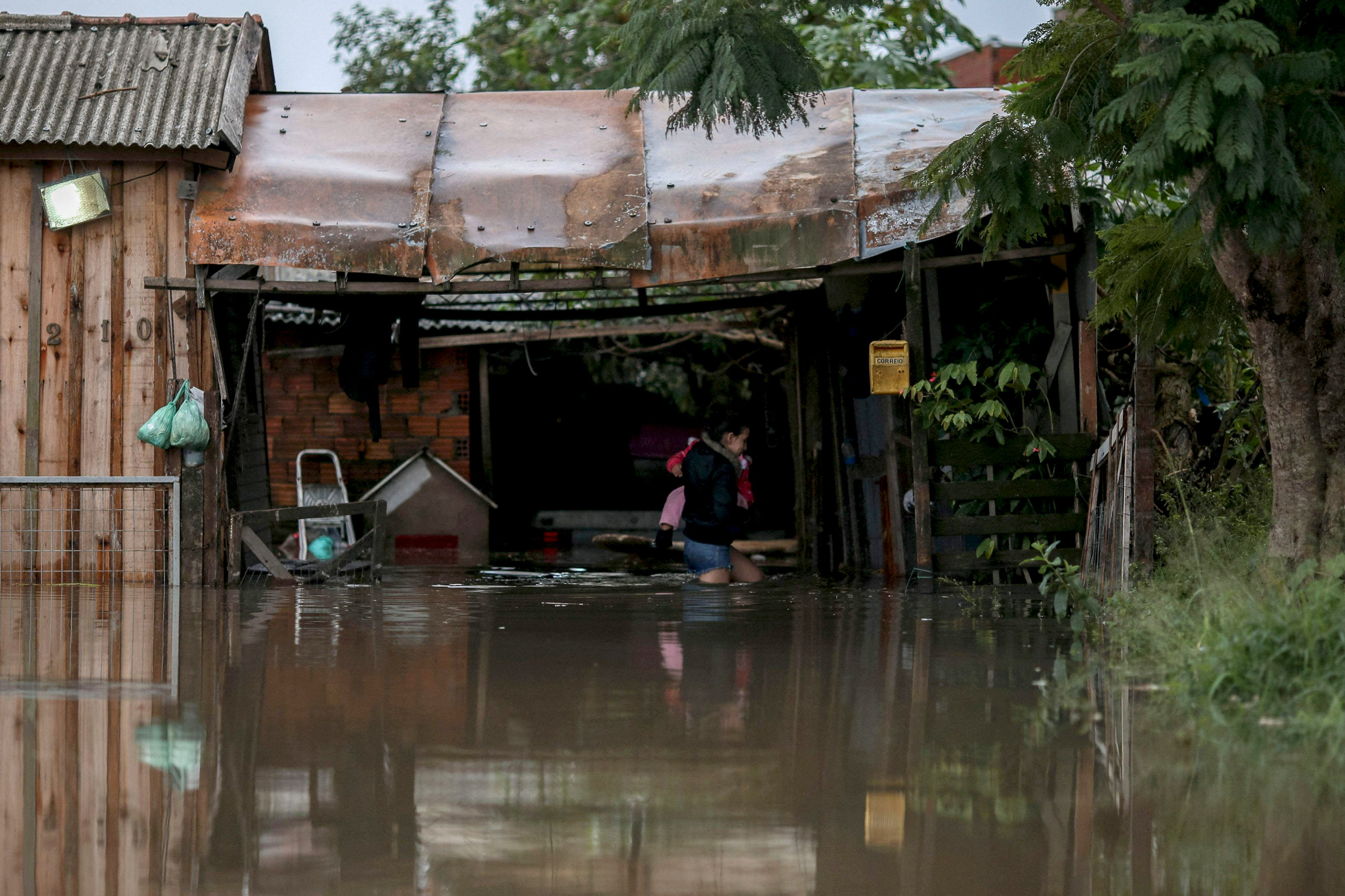 kymmeniä ihmisiä kuollut tulvissa brasilian eteläosassa