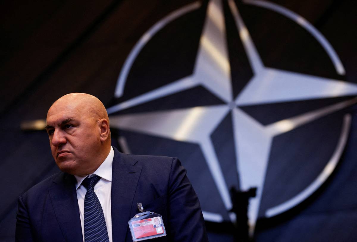 itália diz que declarações de macron sobre possível intervenção na ucrânia aumentam tensão