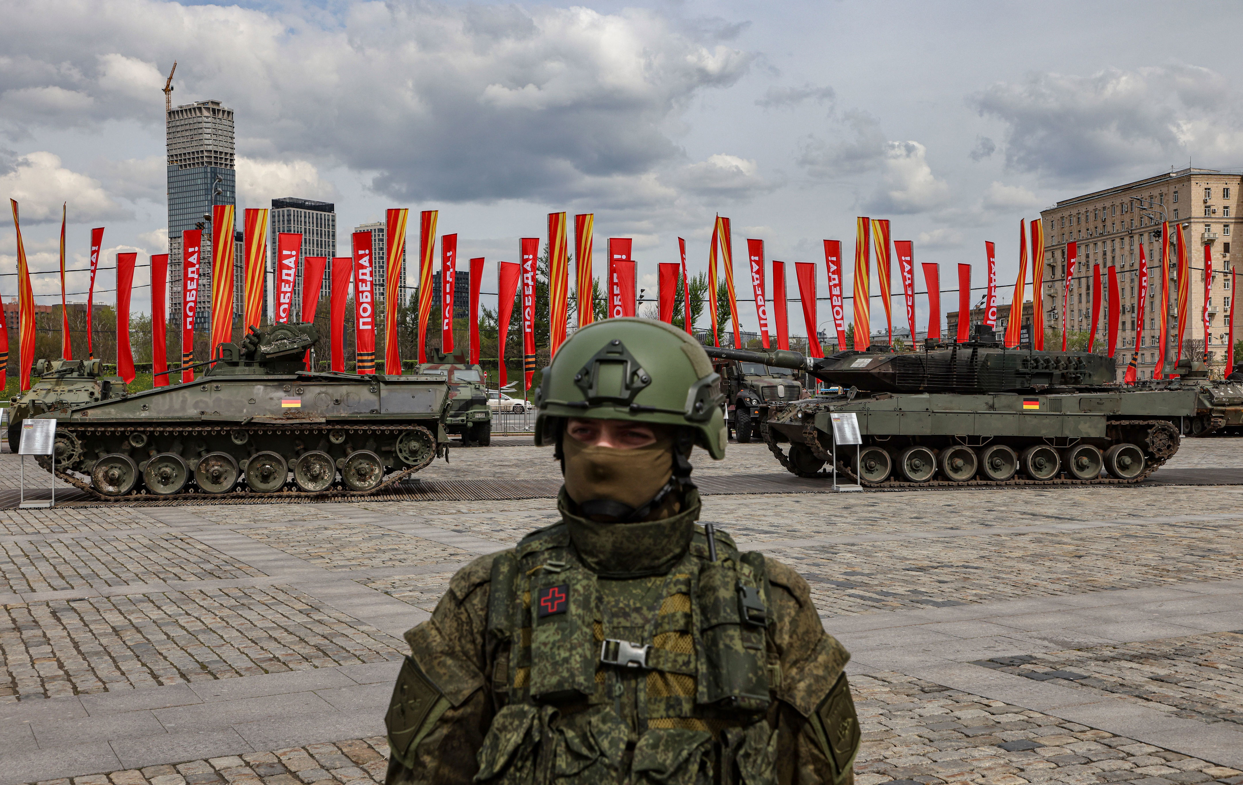 confident of victory over ukraine, russia exhibits western war trophies