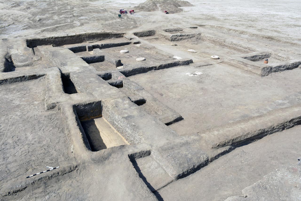 archaeologists discover ancient egyptian pharaoh's fortified royal retreat