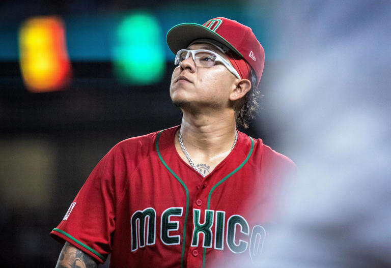 Miami (United States), 17/03/2023.- Mexico pitcher Julio Urías (7) in gestures during the 2023 World Baseball Classic quarter finals match between Mexico and Puerto Rico at loanDepot park baseball stadium in Miami, Florida, USA, 17 March 2023. (Estados Unidos) EFE/EPA/CRISTOBAL HERRERA-ULASHKEVICH 