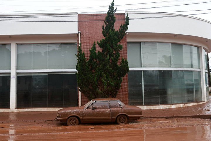 foto: banjir melanda brasil selatan, 39 orang tewas