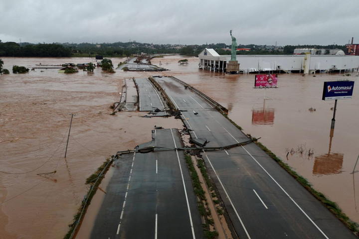 foto: banjir melanda brasil selatan, 39 orang tewas