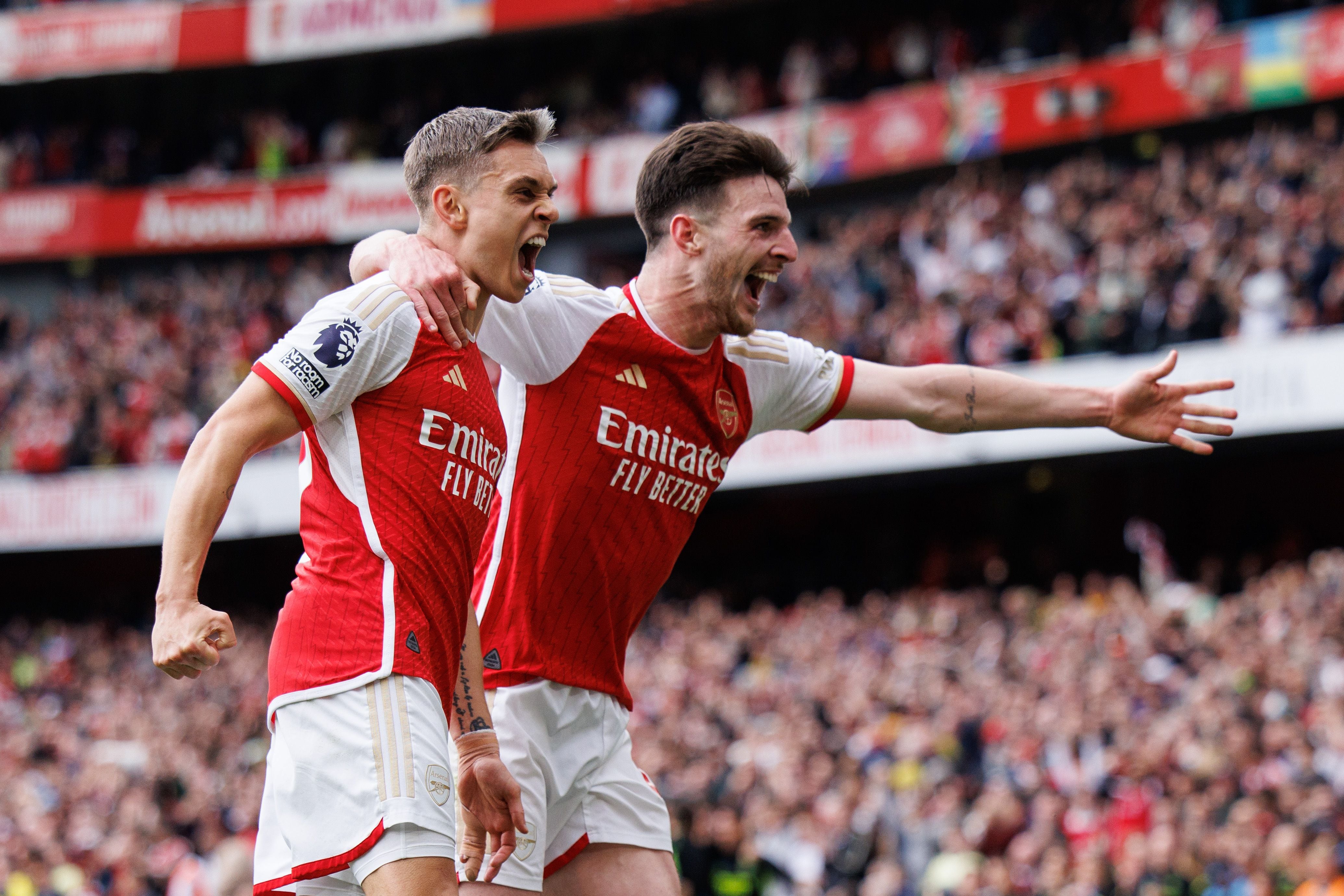 arsenal beat bournemouth to keep pressure on man city in premier league title race