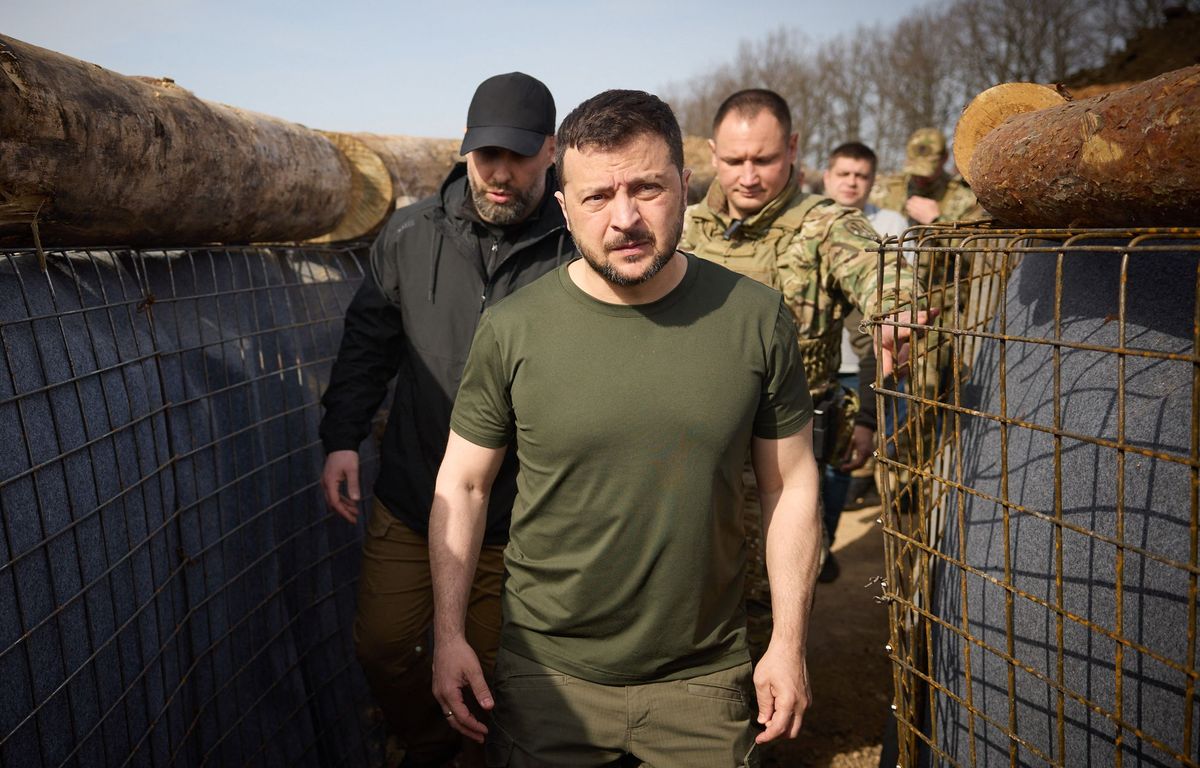 guerre en ukraine : la russie place volodymyr zelensky sur la liste des personnes recherchées