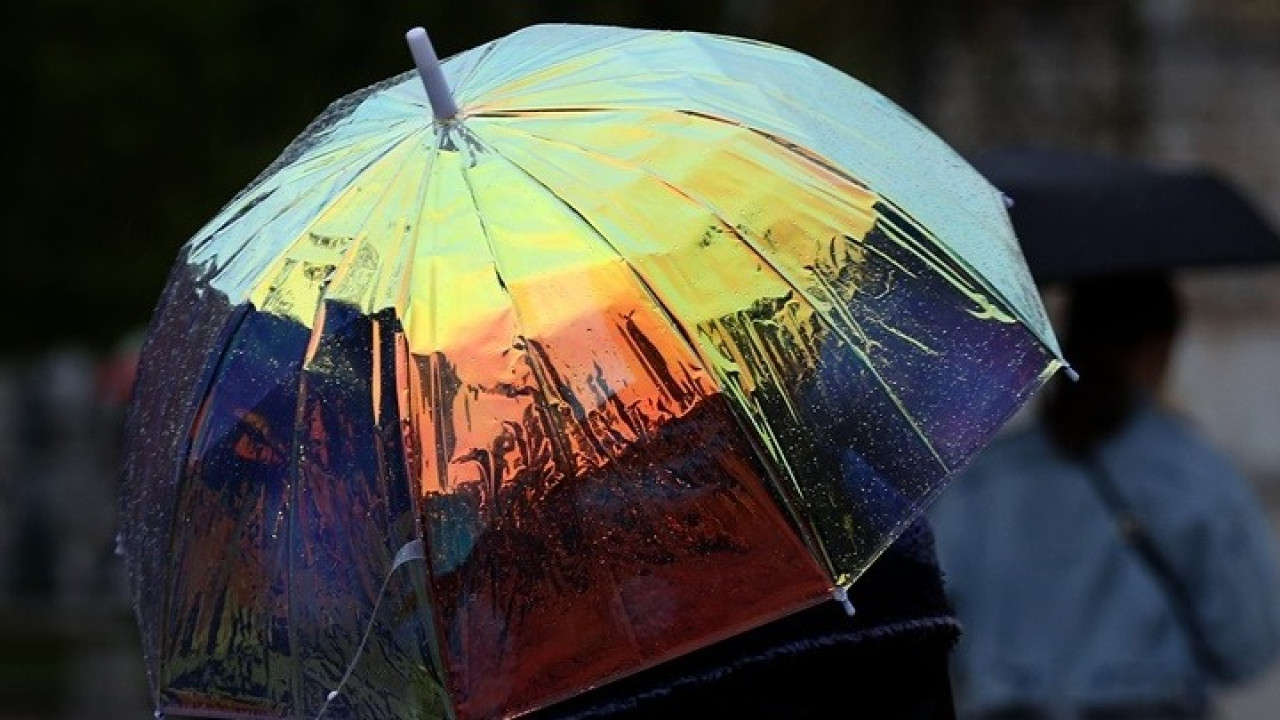 με ομπρέλες η ανάσταση - με άστατο καιρό το ψήσιμο του οβελία αύριο πάσχα- πού θα βρέξει