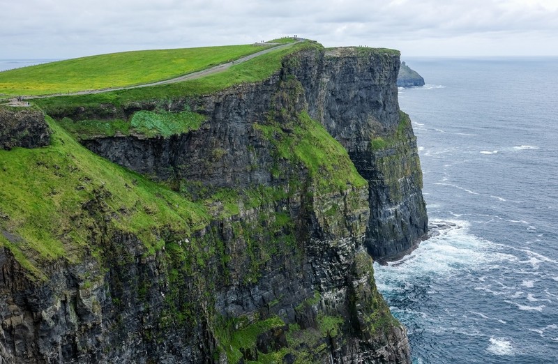young woman dies after falling from cliffs of moher on sightseeing visit
