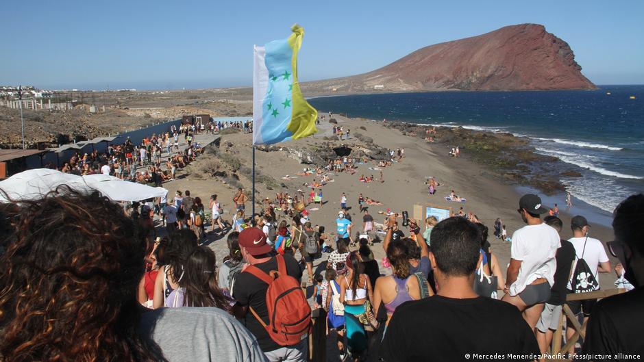 a luta dos moradores das ilhas canárias contra o turismo em massa