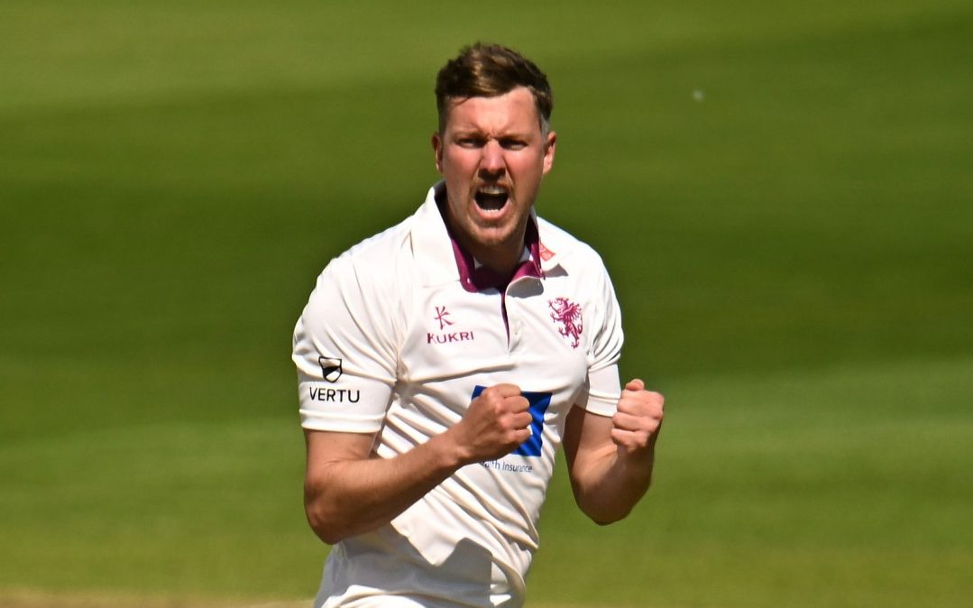 somerset keep championship hopes alive with win inside two days against essex