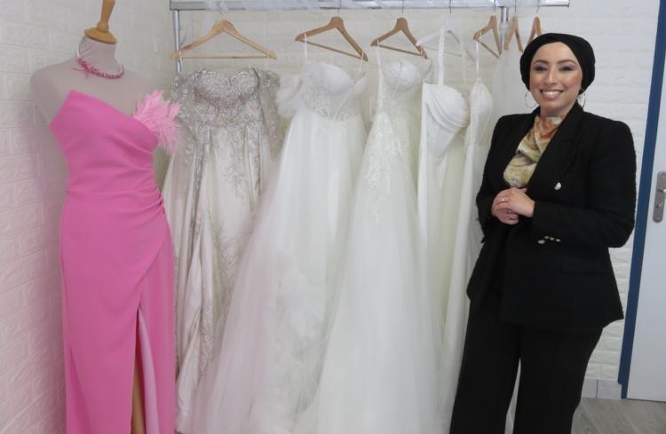 installée près de rennes, ahlam masmoudi conçoit des robes de mariées personnalisées