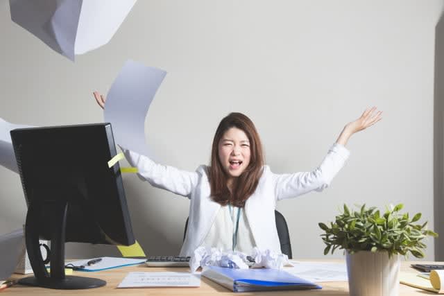 「仕事ができない女性」に共通する８つ特徴！職場での問題行動をチェック