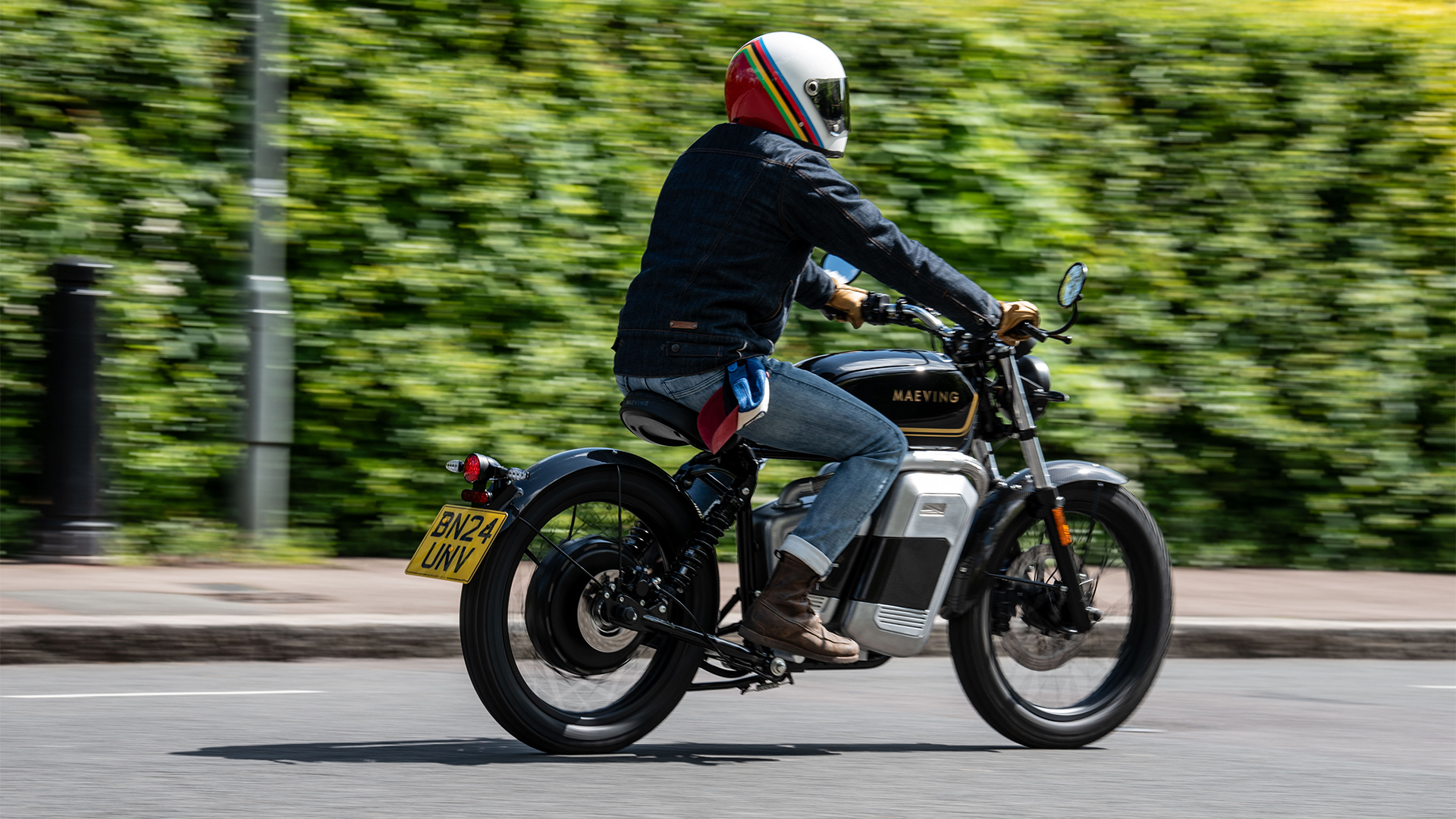 i rode the new maeving rm1s – and it's the first truly convincing 125cc electric motorbike i've tried