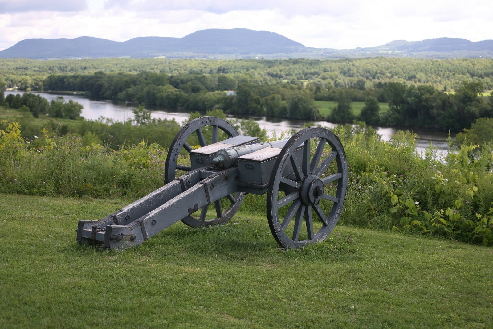 <p class="wp-caption-text">Image Credit: Shutterstock / Dennis W Donohue</p>  <p>Site of the Battle of Saratoga, this park commemorates the decisive victory that proved to be the turning point of the Revolutionary War, convincing France to recognize and support the United States.</p>