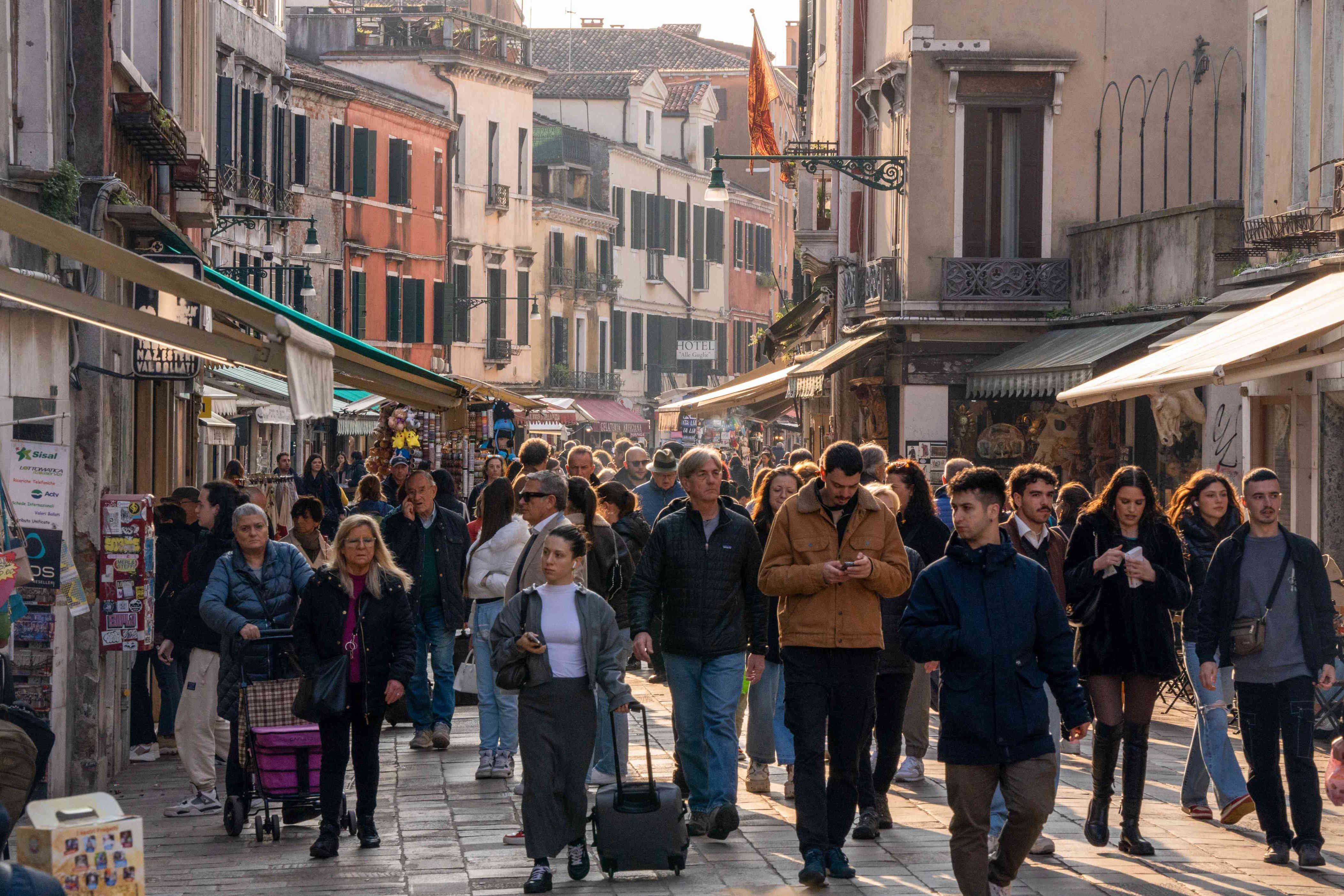 travelers should be extra mindful of pickpockets in these european countries, study shows