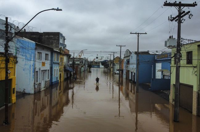 brésil : au moins 56 morts dans des inondations qui ont dévasté l'état du rio grande do sul