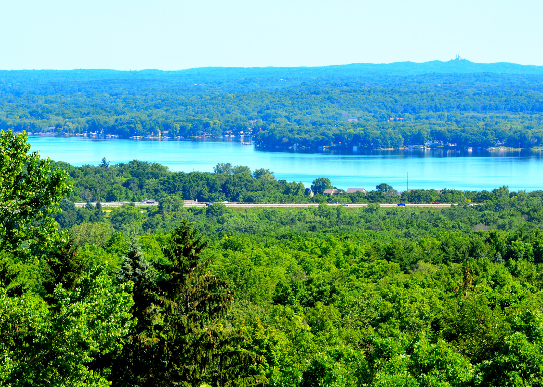 The best lake towns to live in America all year round, according to data