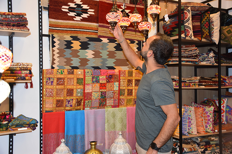 amazon, kolombiya'da geleneksel türk ürünleri satan ünal, türk kültürünün tanıtımına katkı sağlıyor