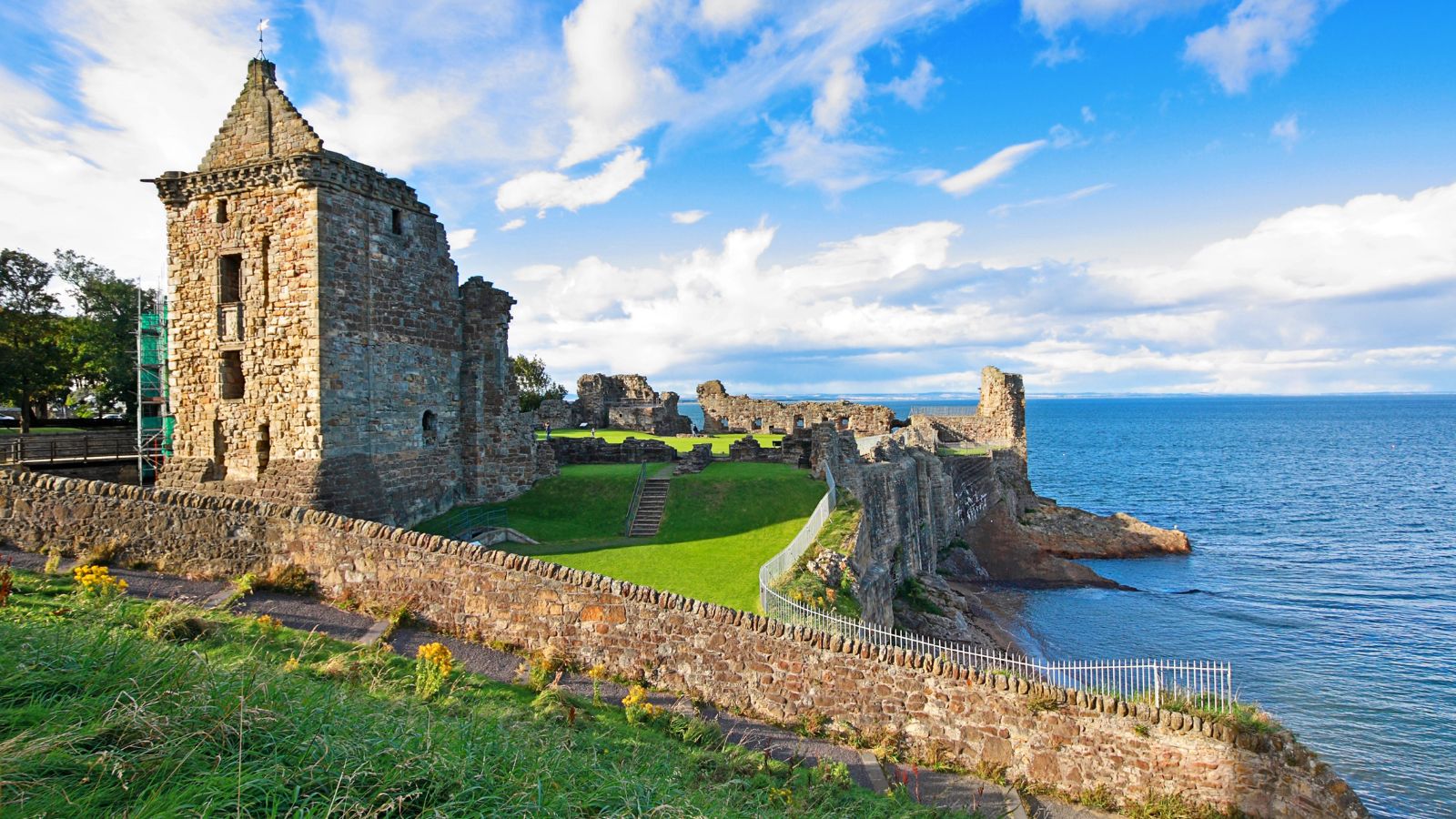 <p>Trying to figure out the best time to visit Scotland? Find answers here, as well as all the info you need to pick the best time to visit for you.</p><p><a href="https://www.whatsdannydoing.com/best-time-to-visit-scotland" rel="noopener"><strong>THE BEST TIME TO VISIT SCOTLAND</strong></a></p>