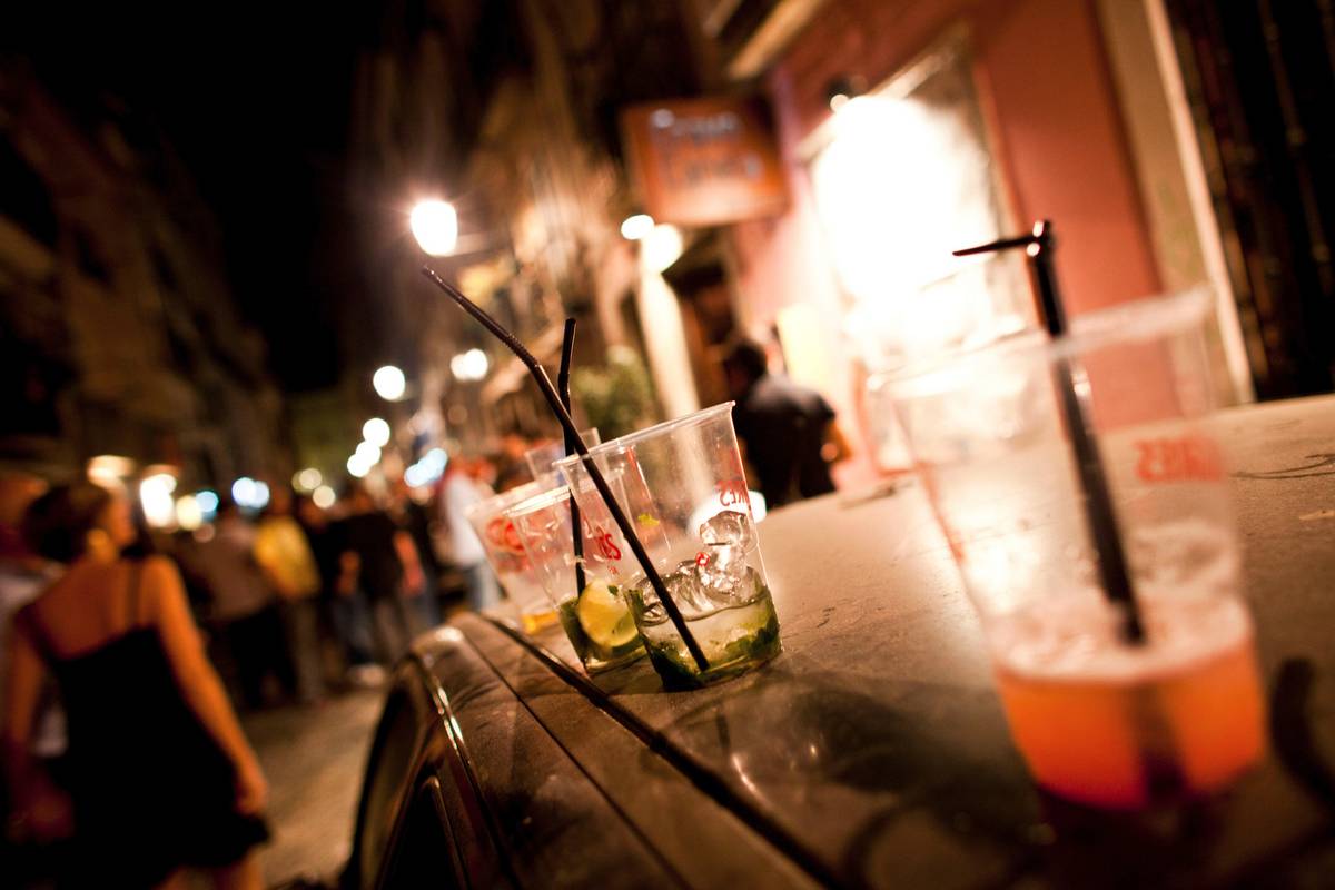 bares e restaurantes de lisboa têm 60 dias para deixar de vender para fora bebidas em copos de plástico