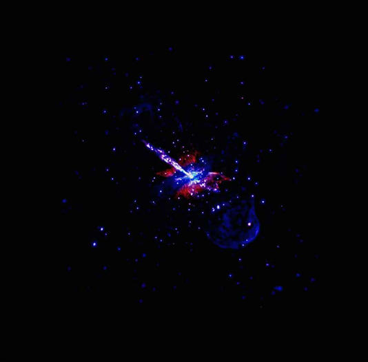 Centaurus A gefotografeerd in röntgen door (enkel) Chandra X-ray Observatory (0,1 tot 10,0 keV omgezet naar optisch rood tot blauw spectrum). Opname: NASA/CXC/SAO