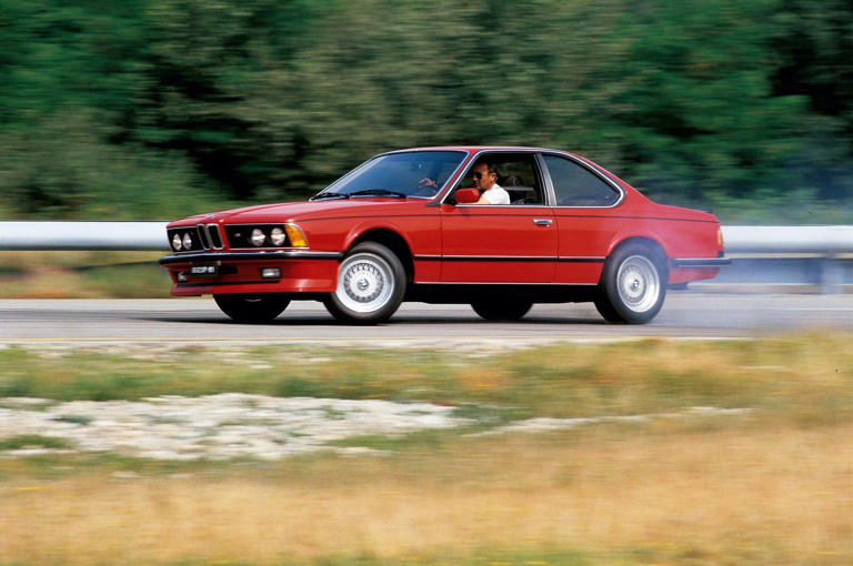 O corte na base da janela lateral traseira próximo a coluna C possui um nome e está em todos os carros da marca (Foto: BMW | Divulgação)