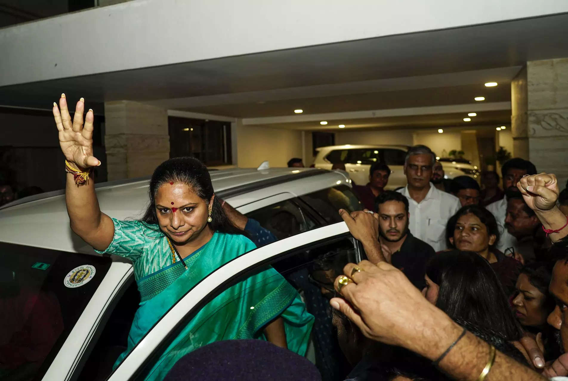 SC Issues Notices To ED, CBI On K Kavitha's Plea Seeking Bail In Delhi ...