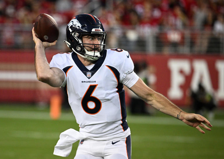 Vikings sign former Broncos backup quarterback