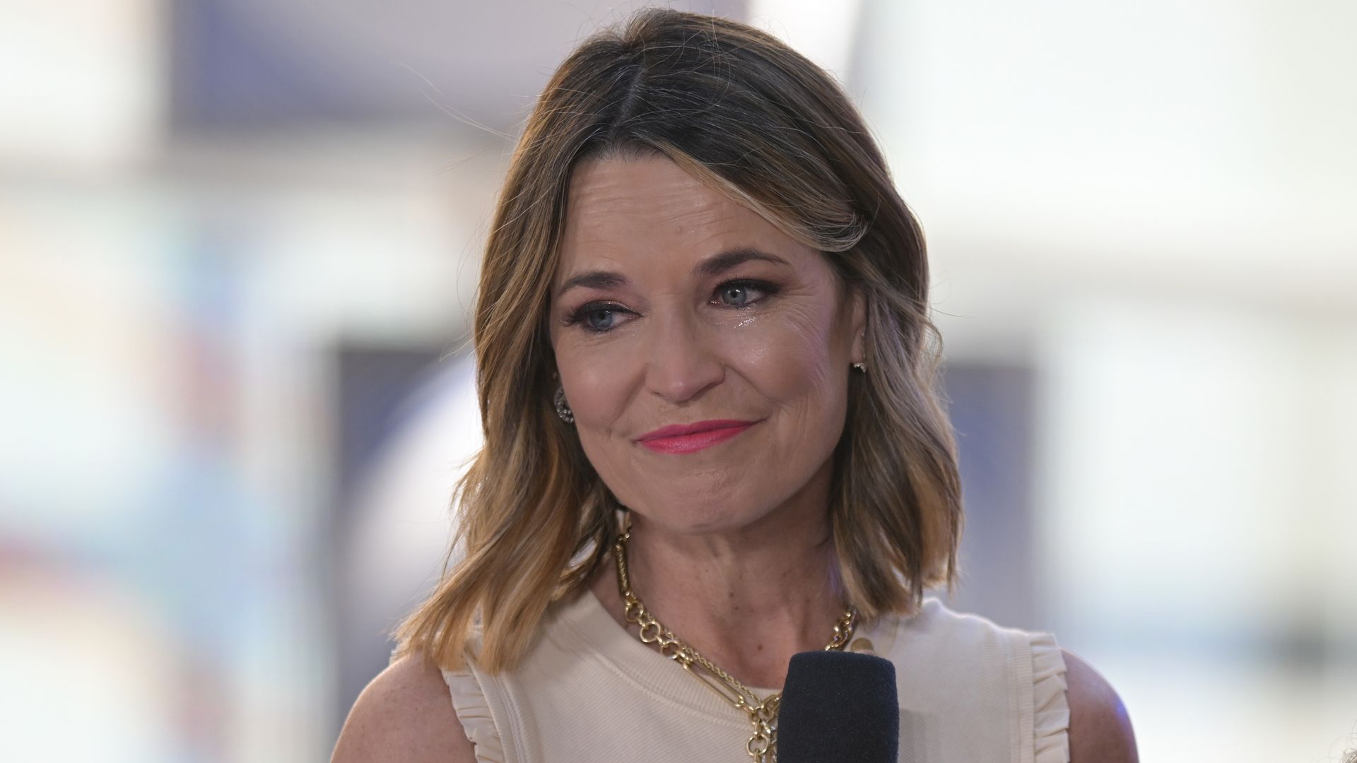 Savannah Guthrie makes rare comment about 'horrible' divorce in(01)