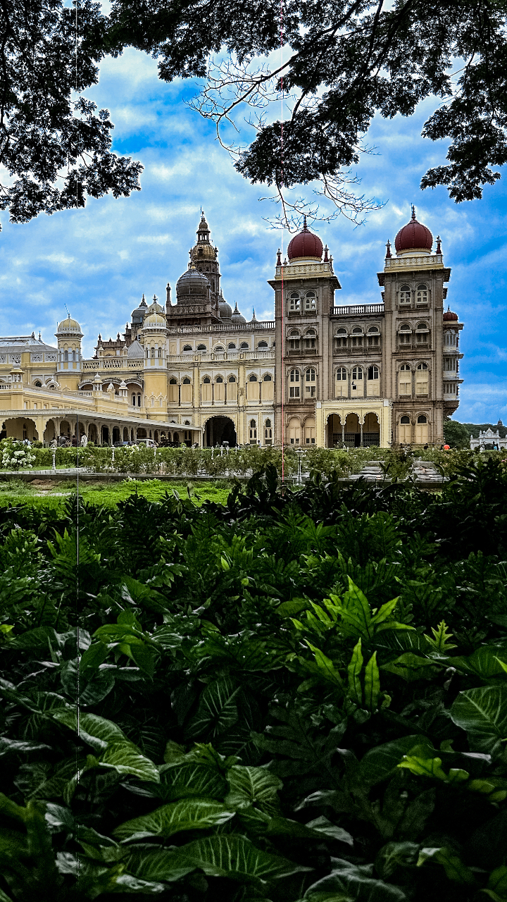 <p>Visit the majestic Mysore Palace and enjoy the local markets, only 150 km from Bangalore.</p>