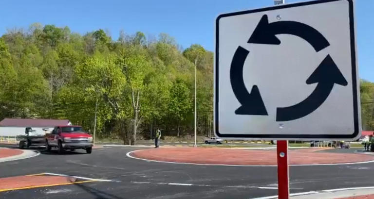 When is it safe to enter a multi-lane roundabout?